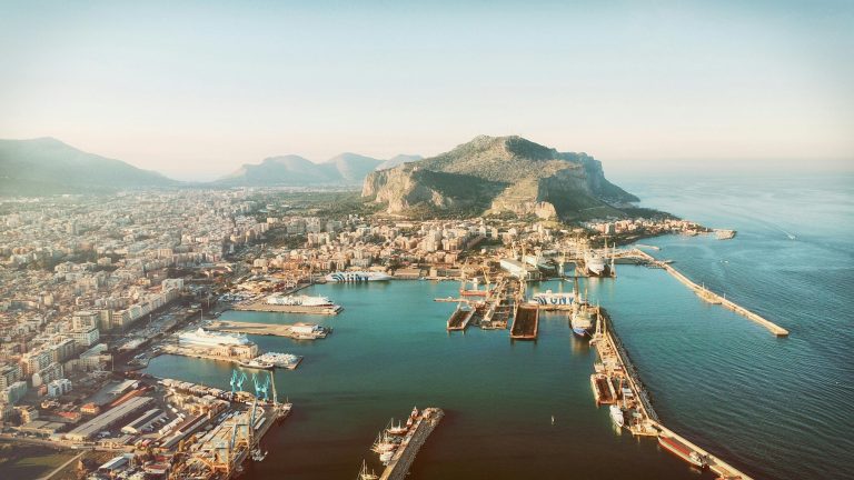 Stunning aerial view of Palermo's harbor with Monte Pellegrino in Sicily, Italy, under daylight.Hani Travel Европски тури